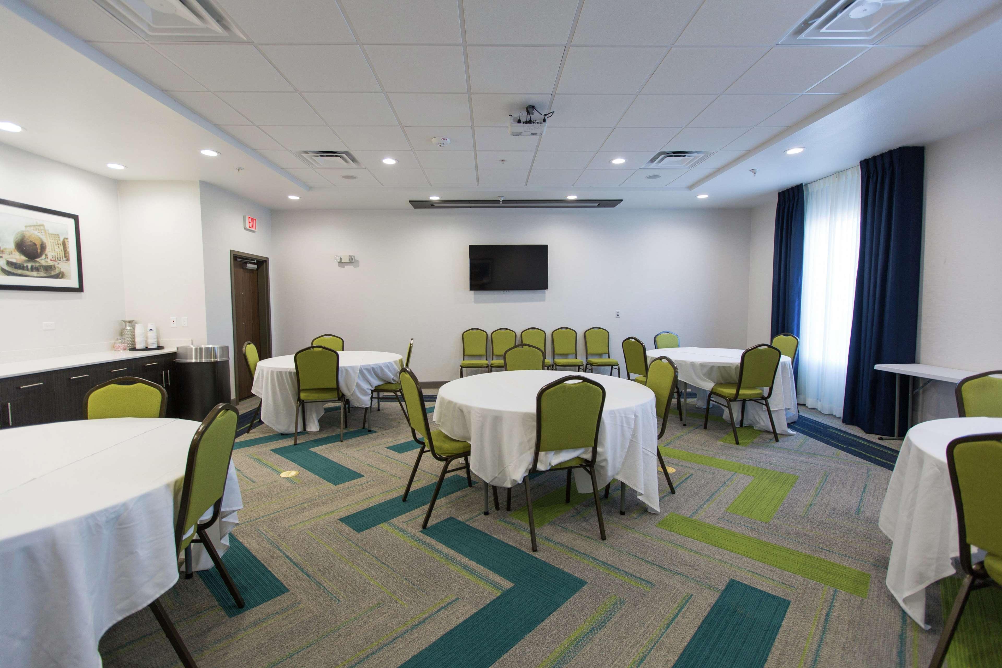 Hampton Inn & Suites Stroud Bagian luar foto