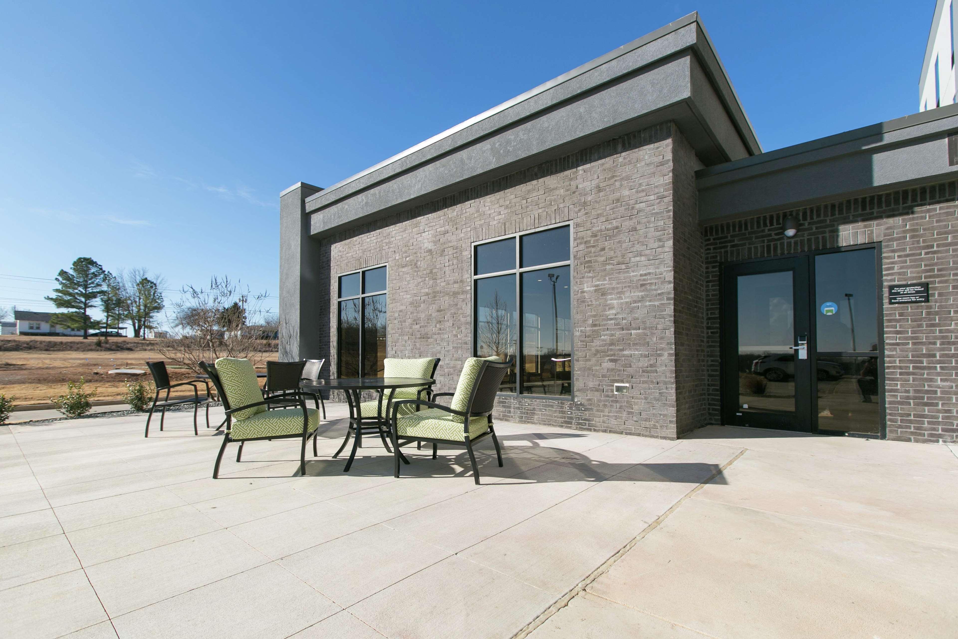 Hampton Inn & Suites Stroud Bagian luar foto