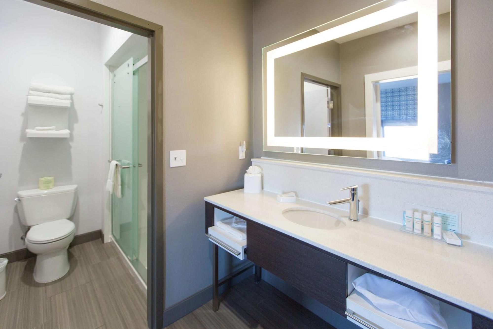 Hampton Inn & Suites Stroud Bagian luar foto