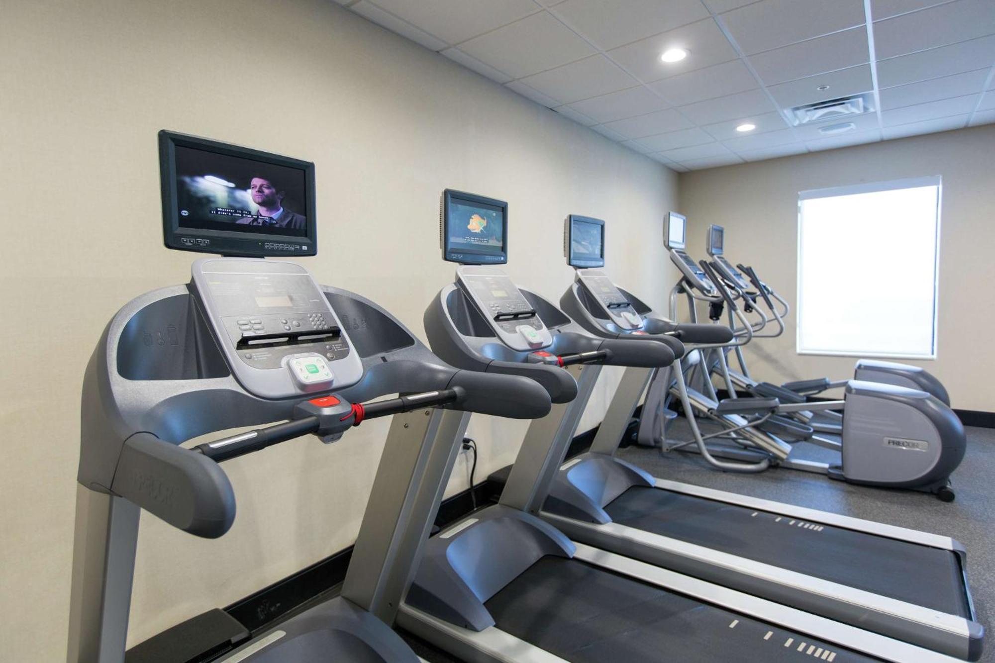 Hampton Inn & Suites Stroud Bagian luar foto
