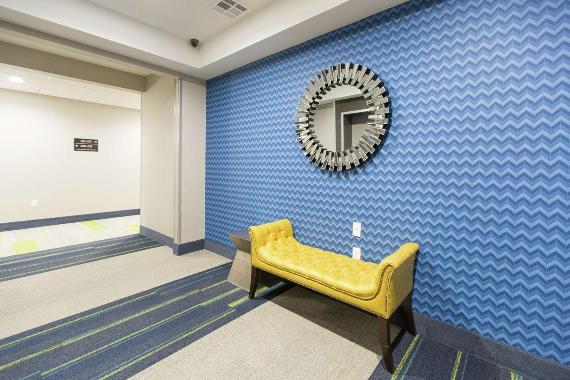 Hampton Inn & Suites Stroud Bagian luar foto